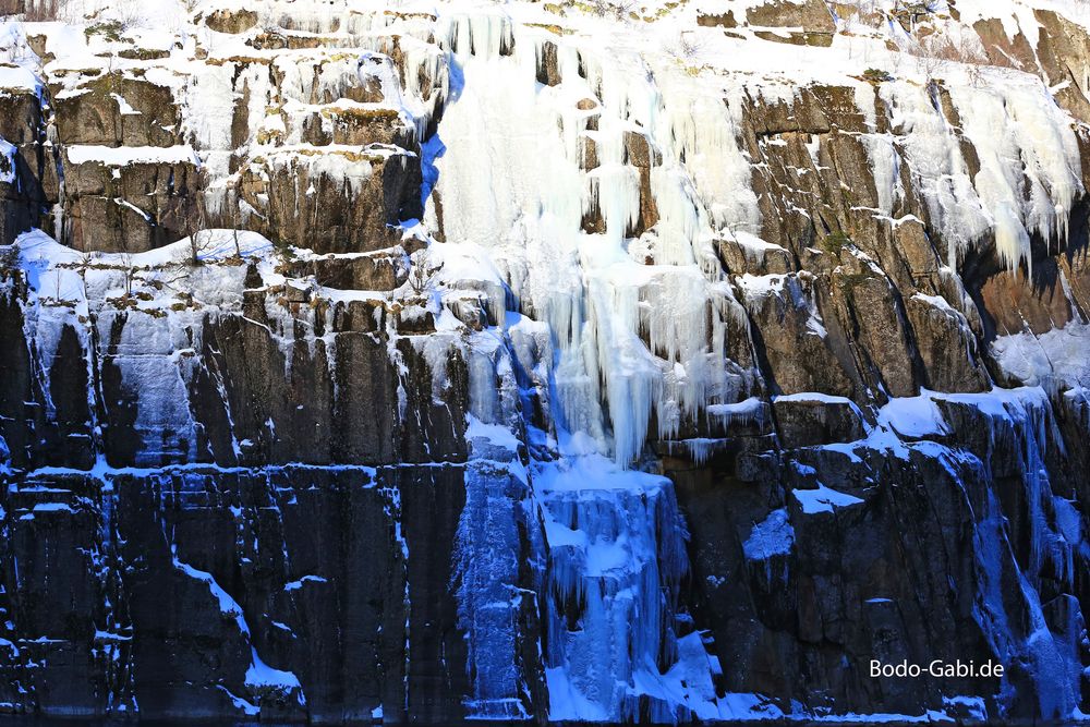 Der Wasserfall im Trollfjord