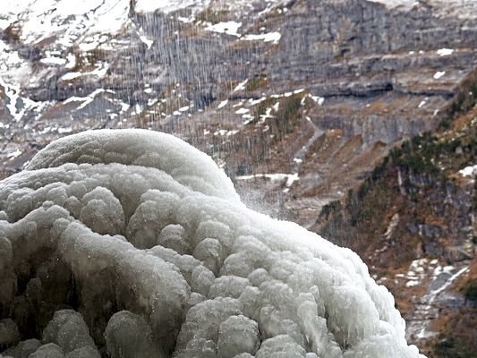 Der Wasserfall im Winter ...