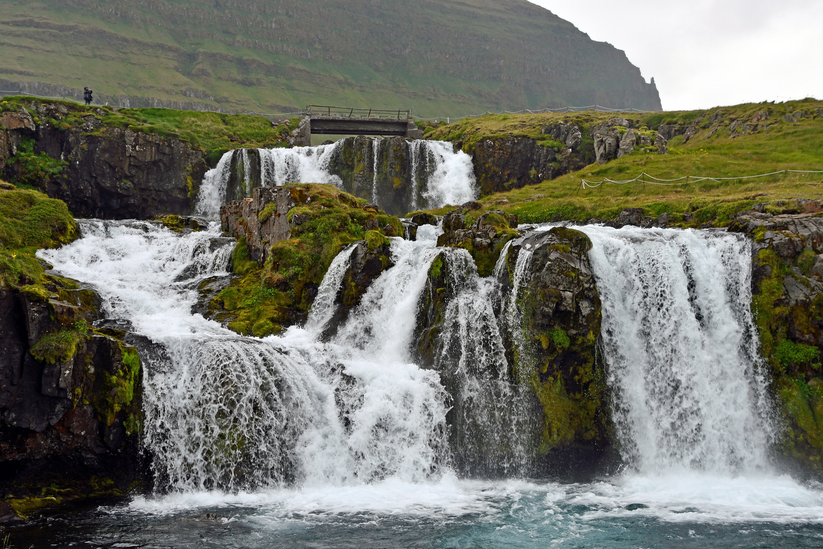 Der Wasserfall Kirkjufellsfoss im Westen von Island