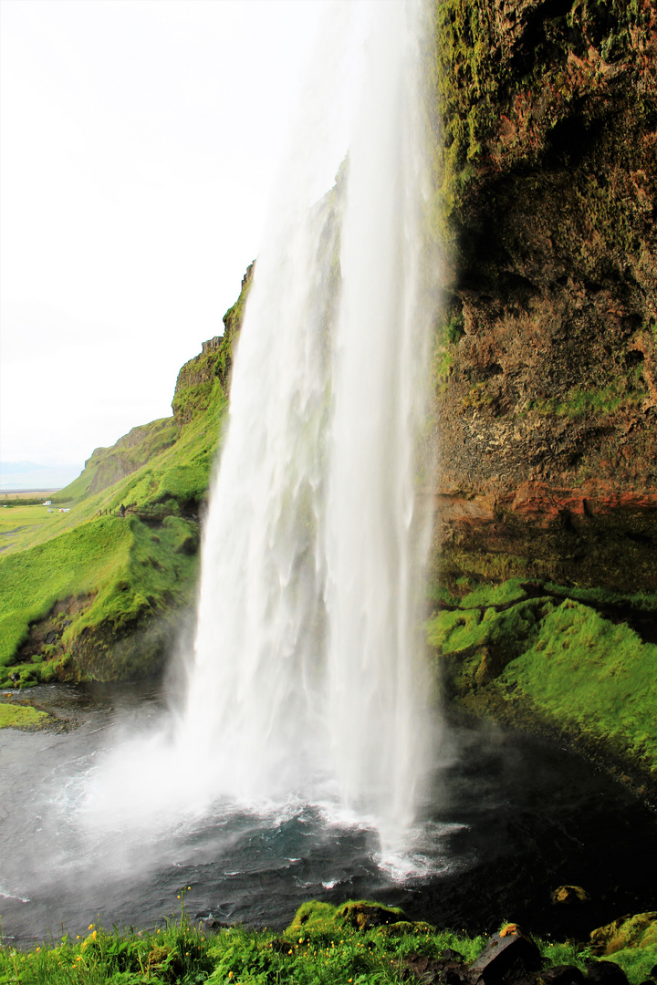 Der Wasserfall Seljalandsfoss II