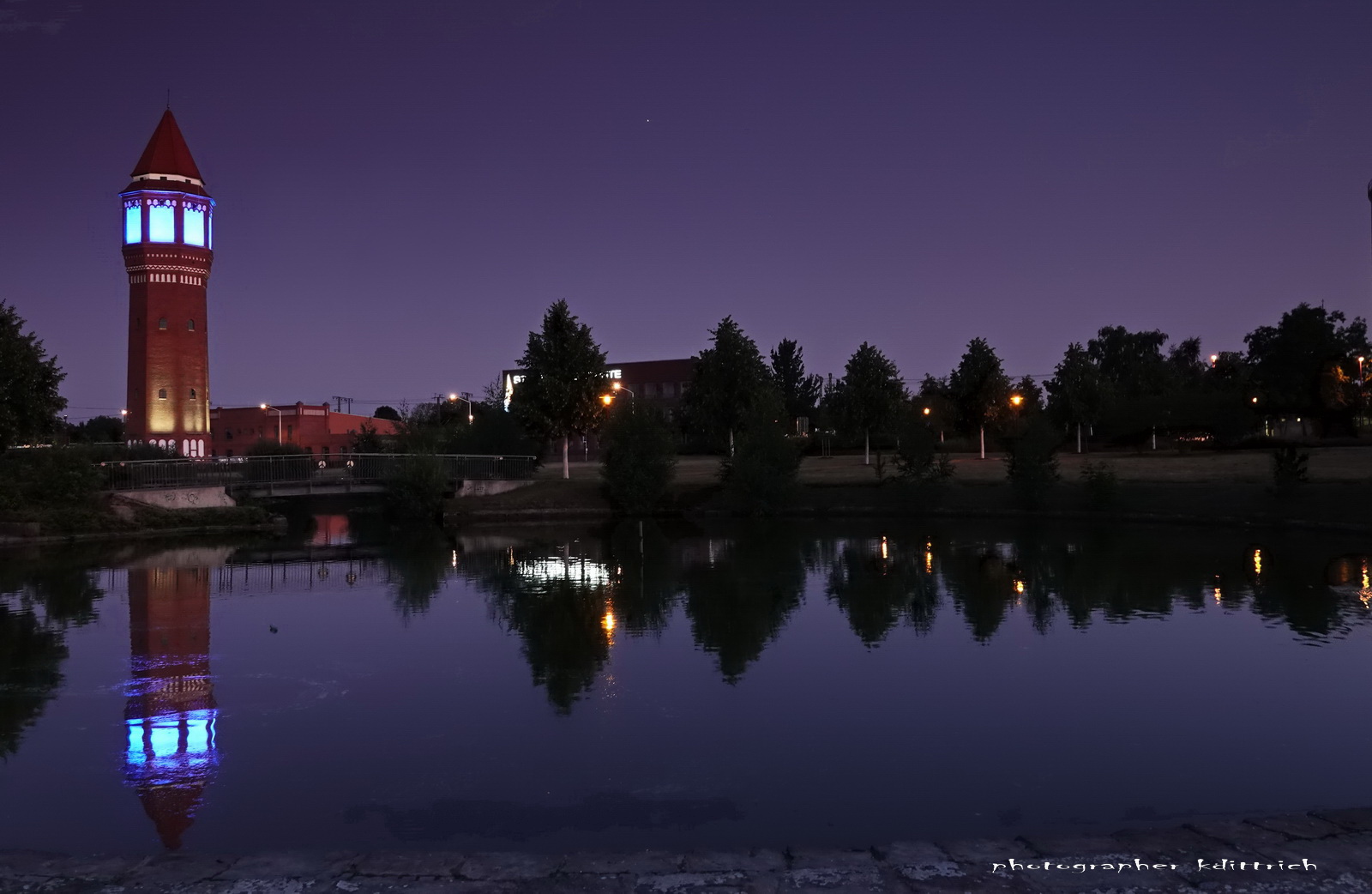 Der Wasserturm  (Dienstag ist Spiegeltag)