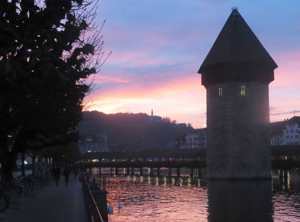 Der Wasserturm im Abendrot ...