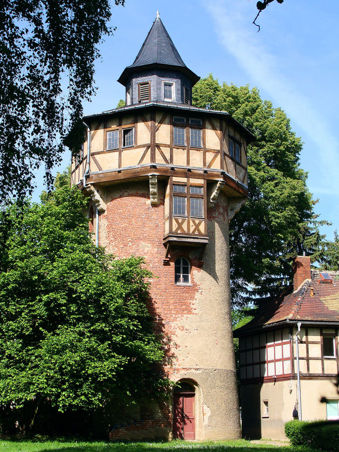 Der Wasserturm im Schlosspark von Tannfeld