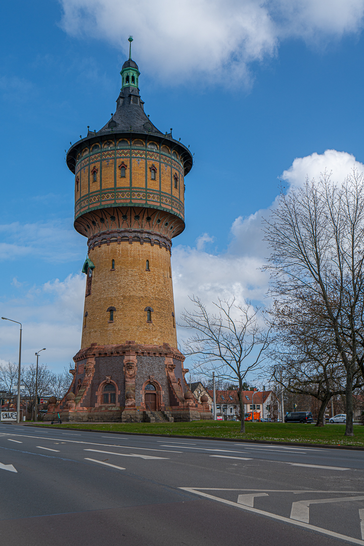 Der Wasserturm Nord ist ein 54 Meter hoher Wasserturm in der Stadt Halle (Saale) in Sachsen-Anhalt.