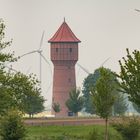 Der Wasserturm von Wolmirsleben im Morgen Nebel