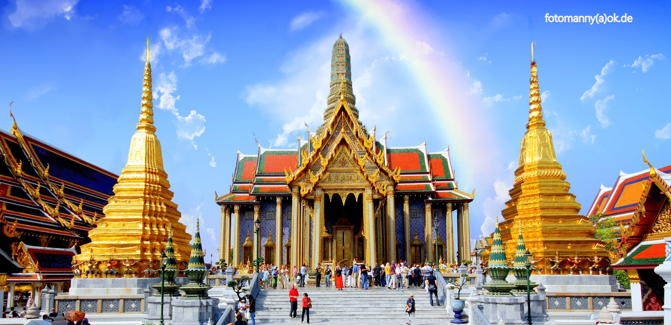 Der  Wat Phra Kaew  ist der groesste Tempel in Bangkok.  Bild bitte anklicken!