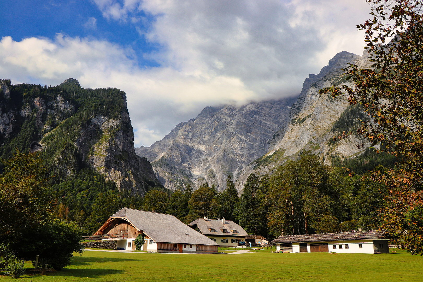 Der Watzmann in den Wolken