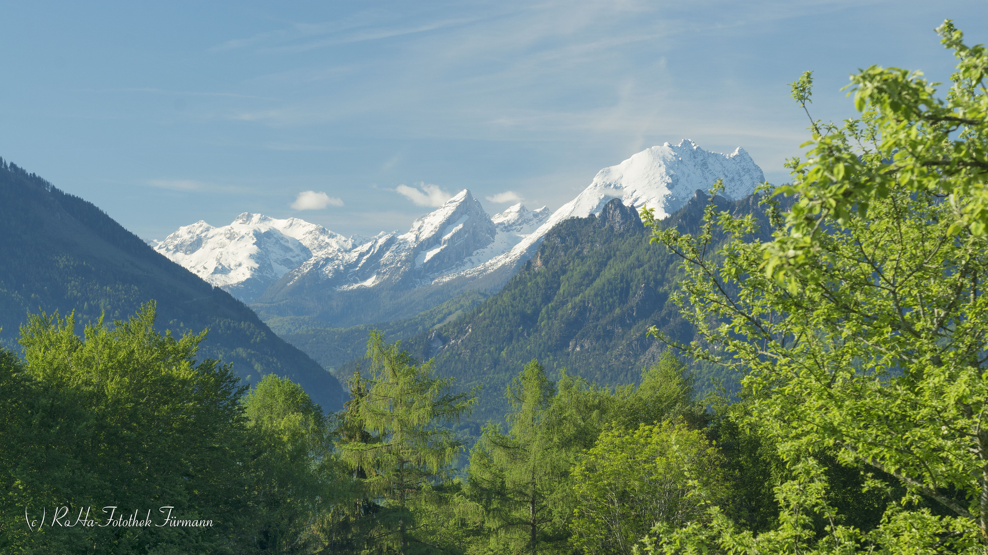 Der Watzmann und davor die Schlafende Hexe - Berchtesgadener Land