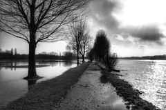 Der Weg (27)......dieser führt ins Hochwasser!