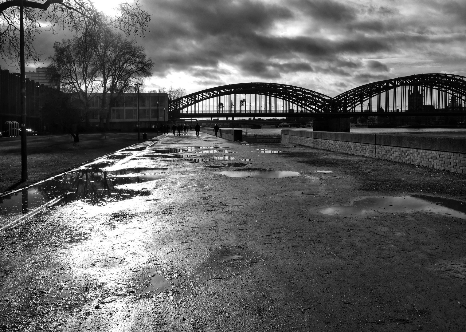 Der Weg (28).......... Richtung Hohenzollernbrücke