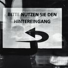 Der Weg (50); führt hinten herum.....!