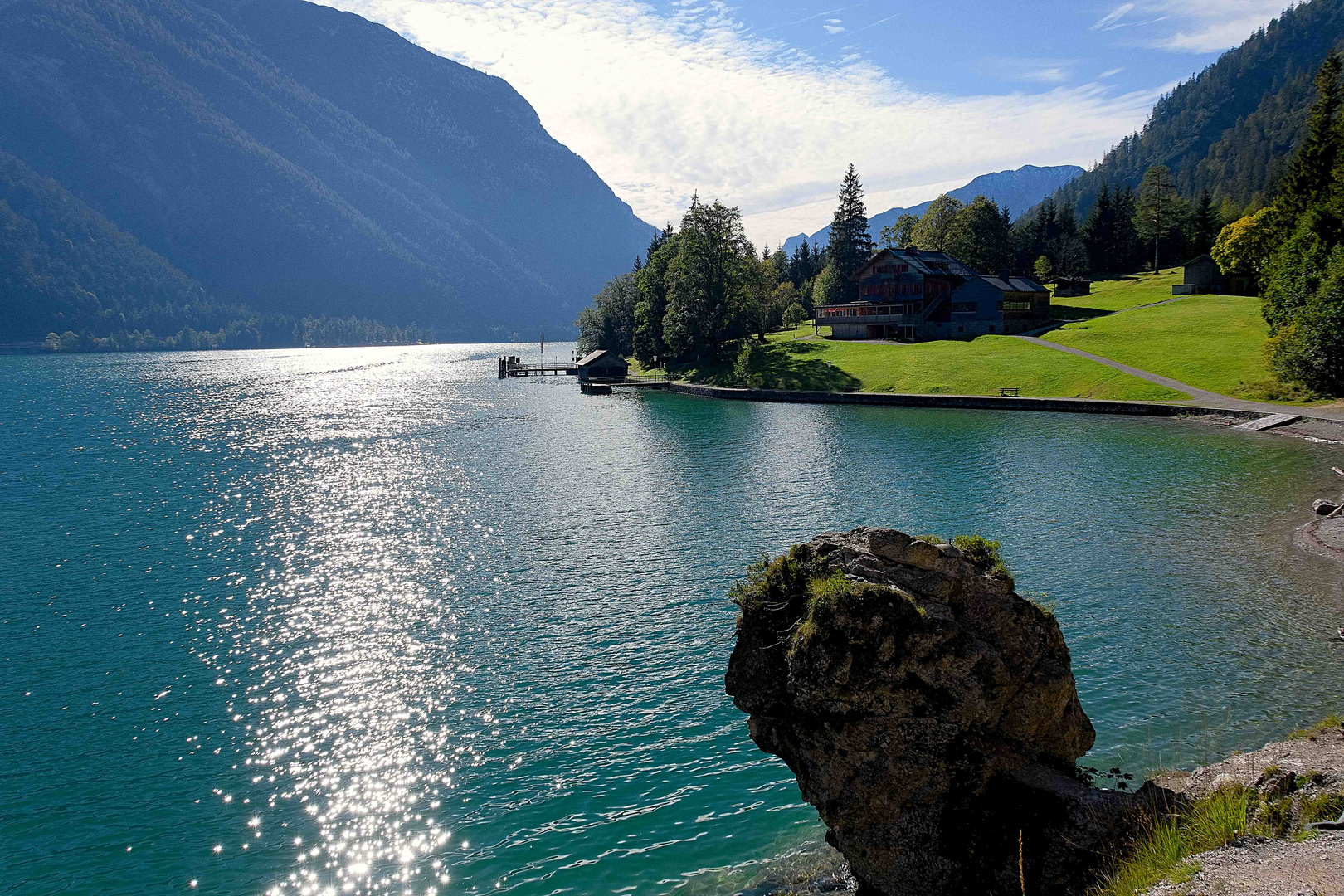 Der Weg geht am Westufer des Achensee entlang