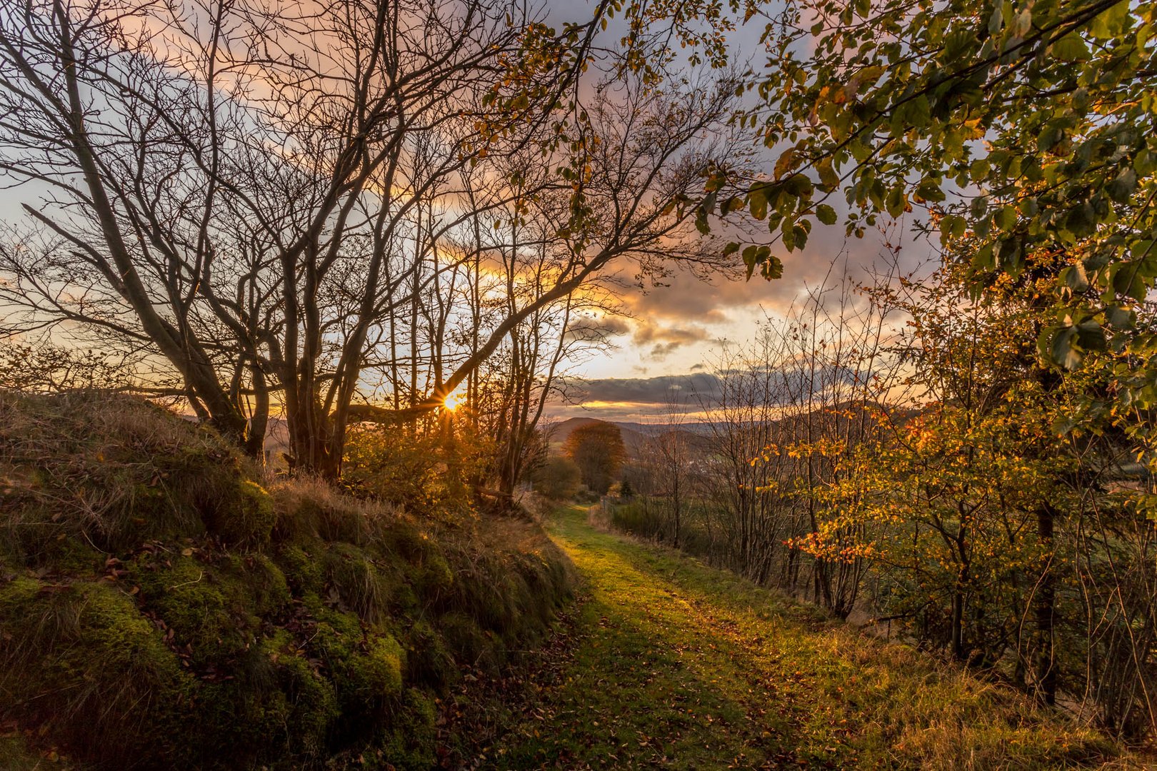 Der Weg hinab in den Sonnenuntergang...