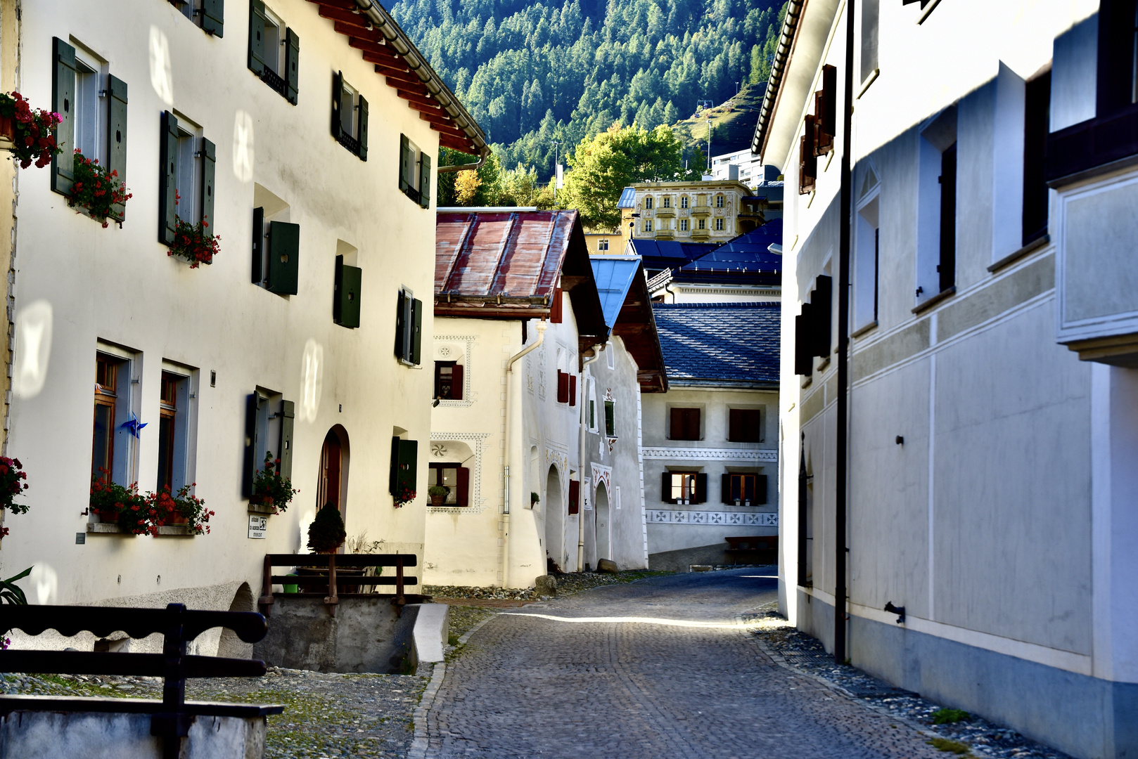 Der Weg im Dorf.