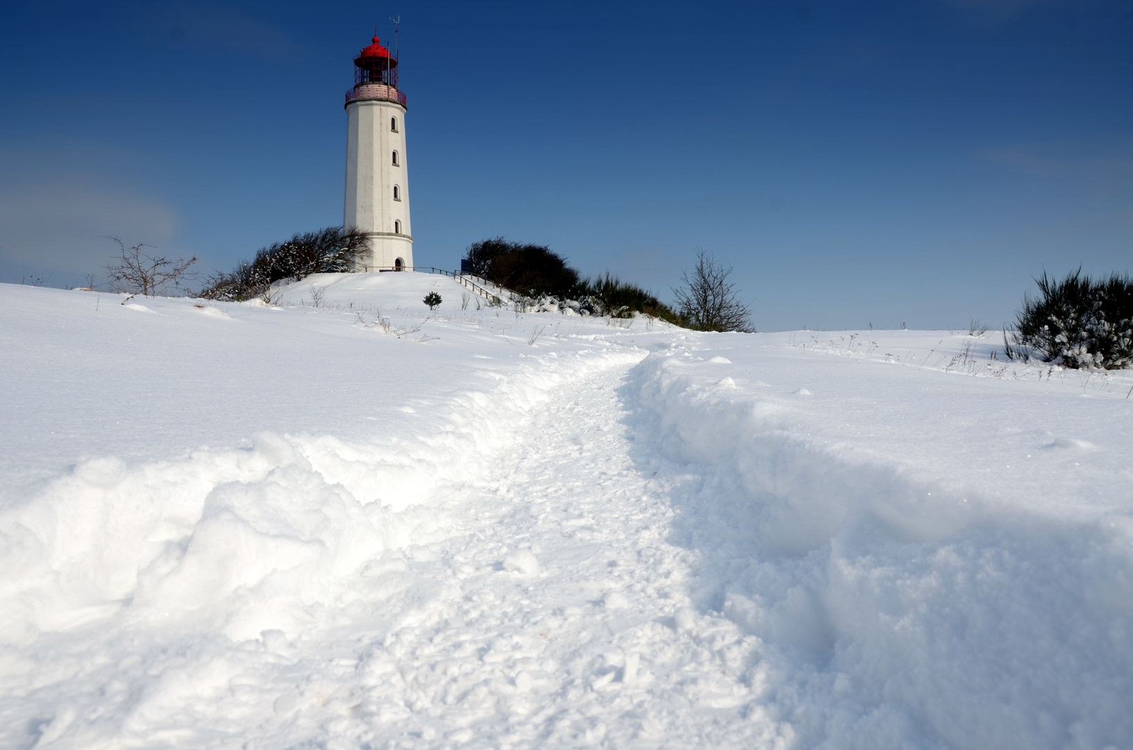 der Weg im Schnee 