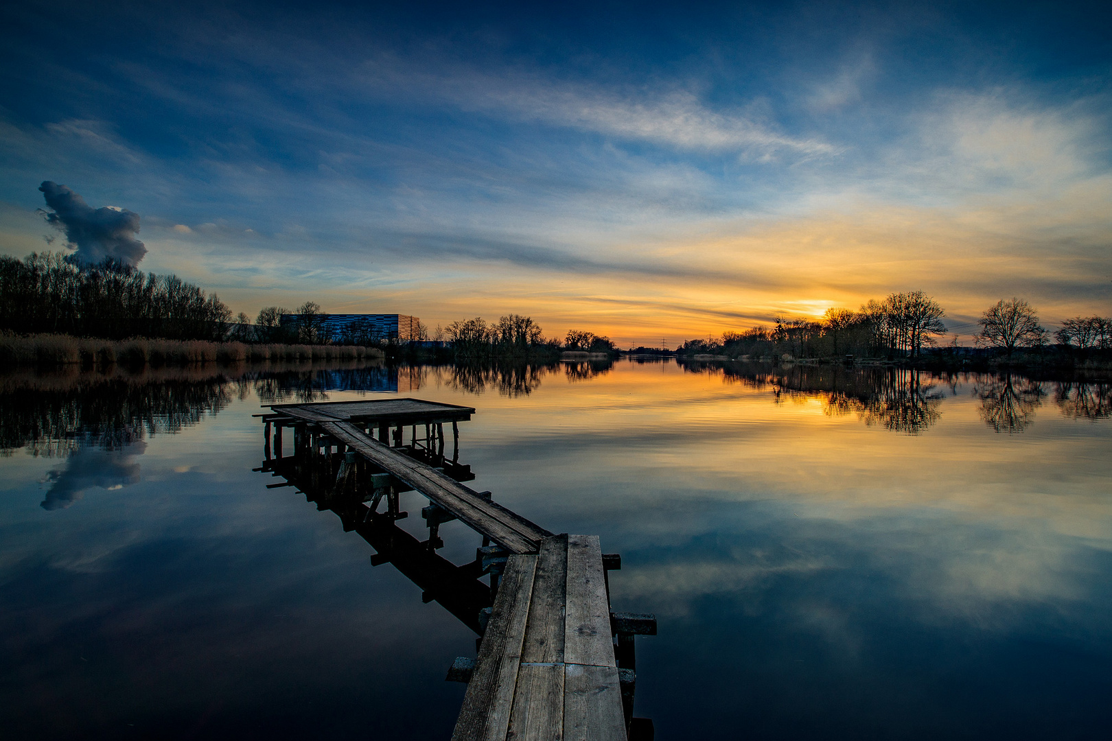 der Weg in den See