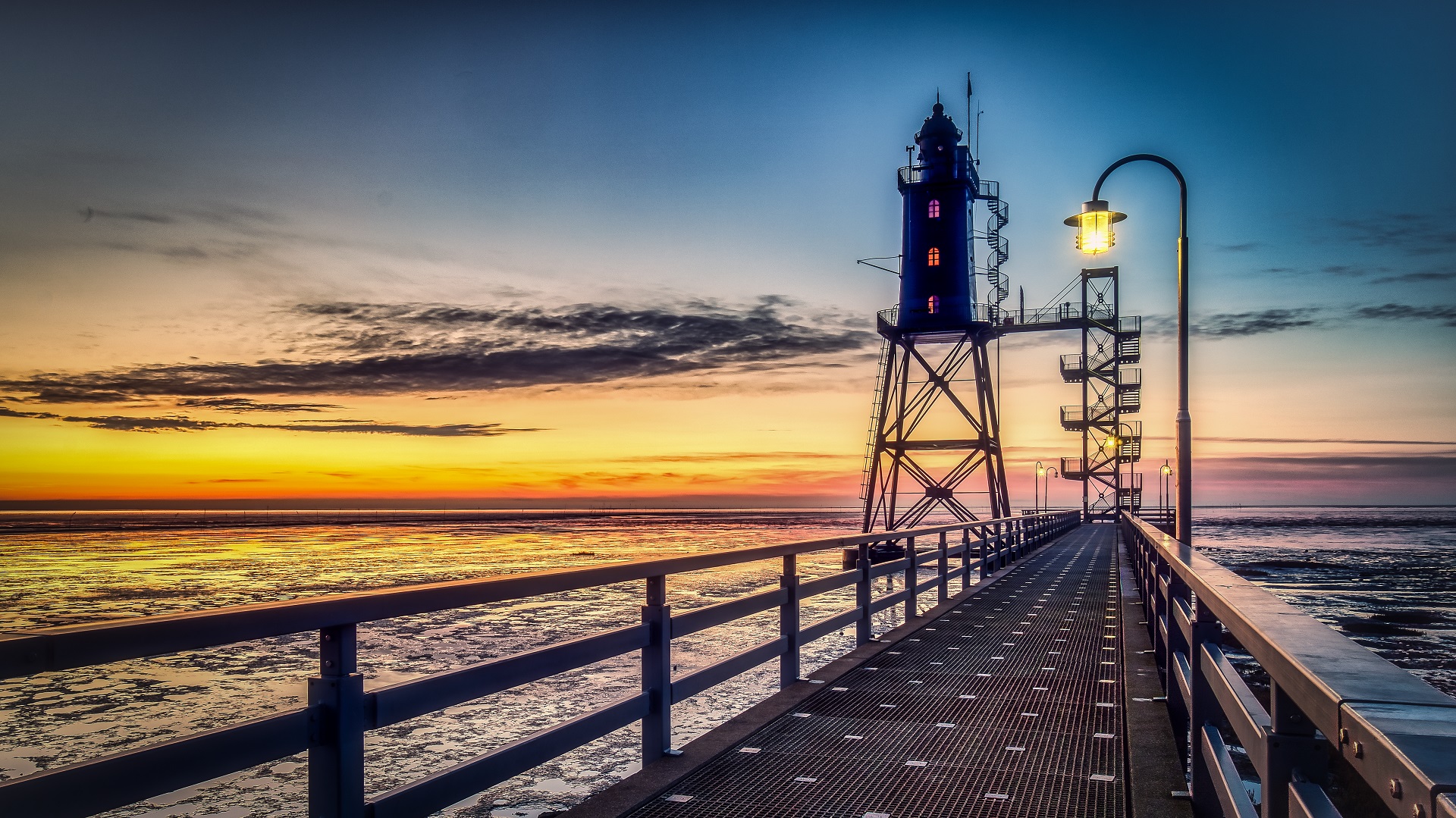 der Weg ist das Ziel zum Leuchtturm "Obereversand"