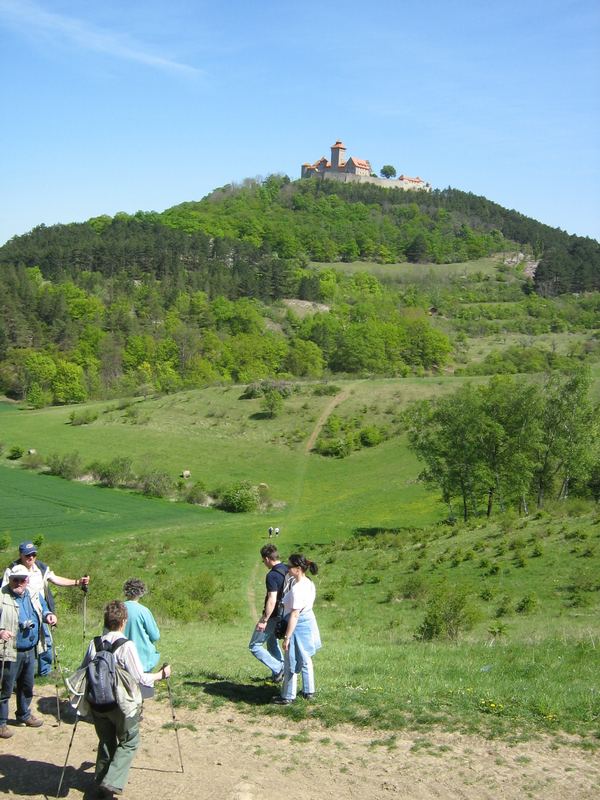 Der Weg ist noch weit ... das Ziel in Sicht ... die Veste Wachsenburg