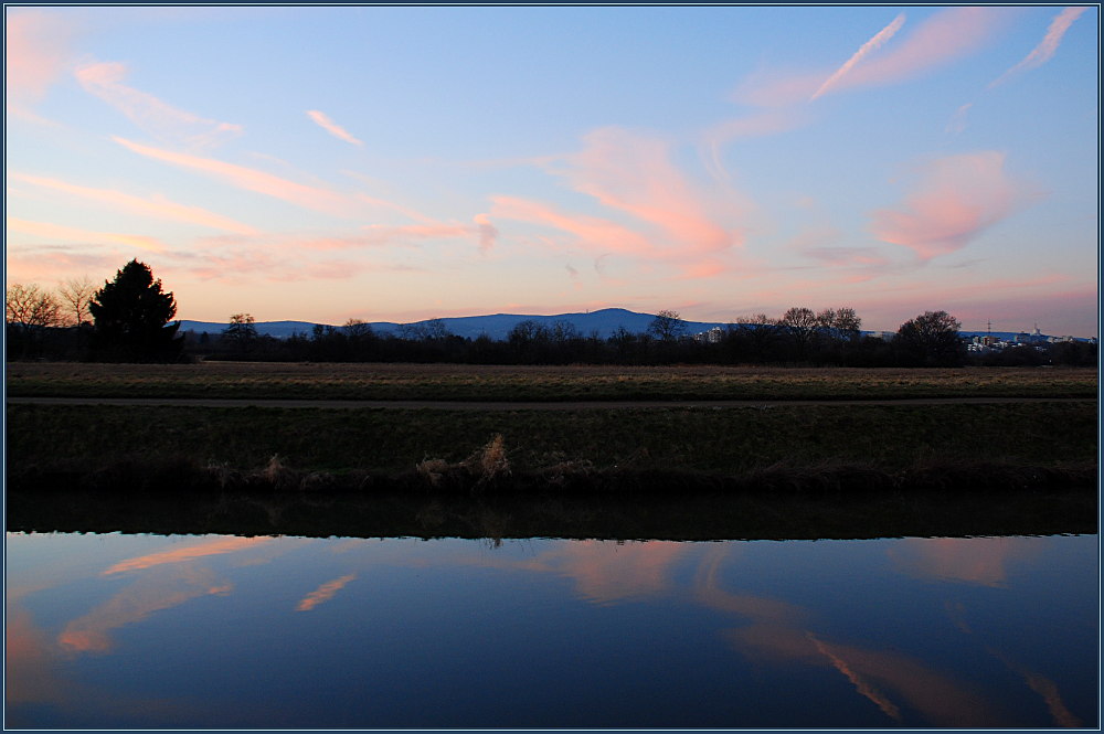 Der Weg, mit Blick auf den Taunus