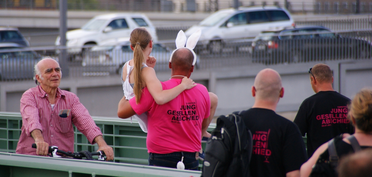 Der Weg über die schmale Brücke von der Freiheit zum wahren Leben...