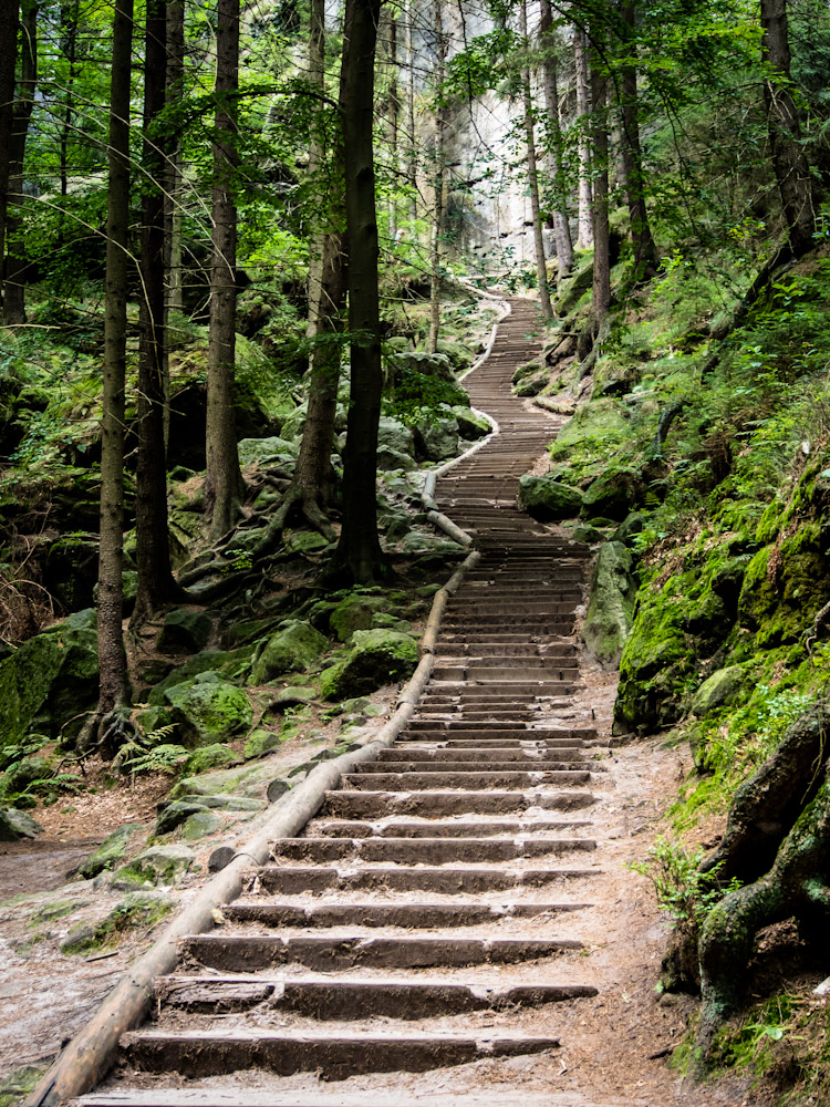 Der Weg über die Schwedenlöcher zur Bastei Elbsandsteingebirge