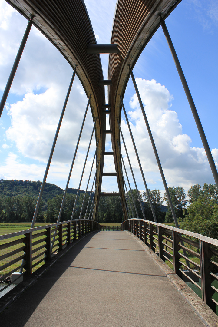 der Weg von hier nach dort führt über diese Brücke