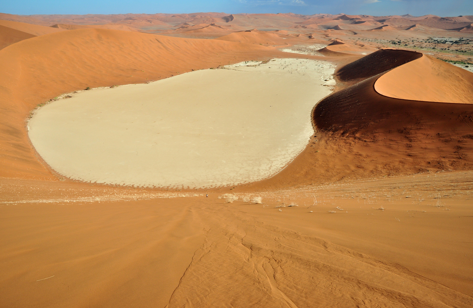 Der Weg zum Dead Vlei vom Big Daddy