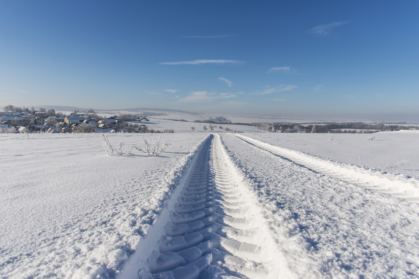 der Weg zum Dorf