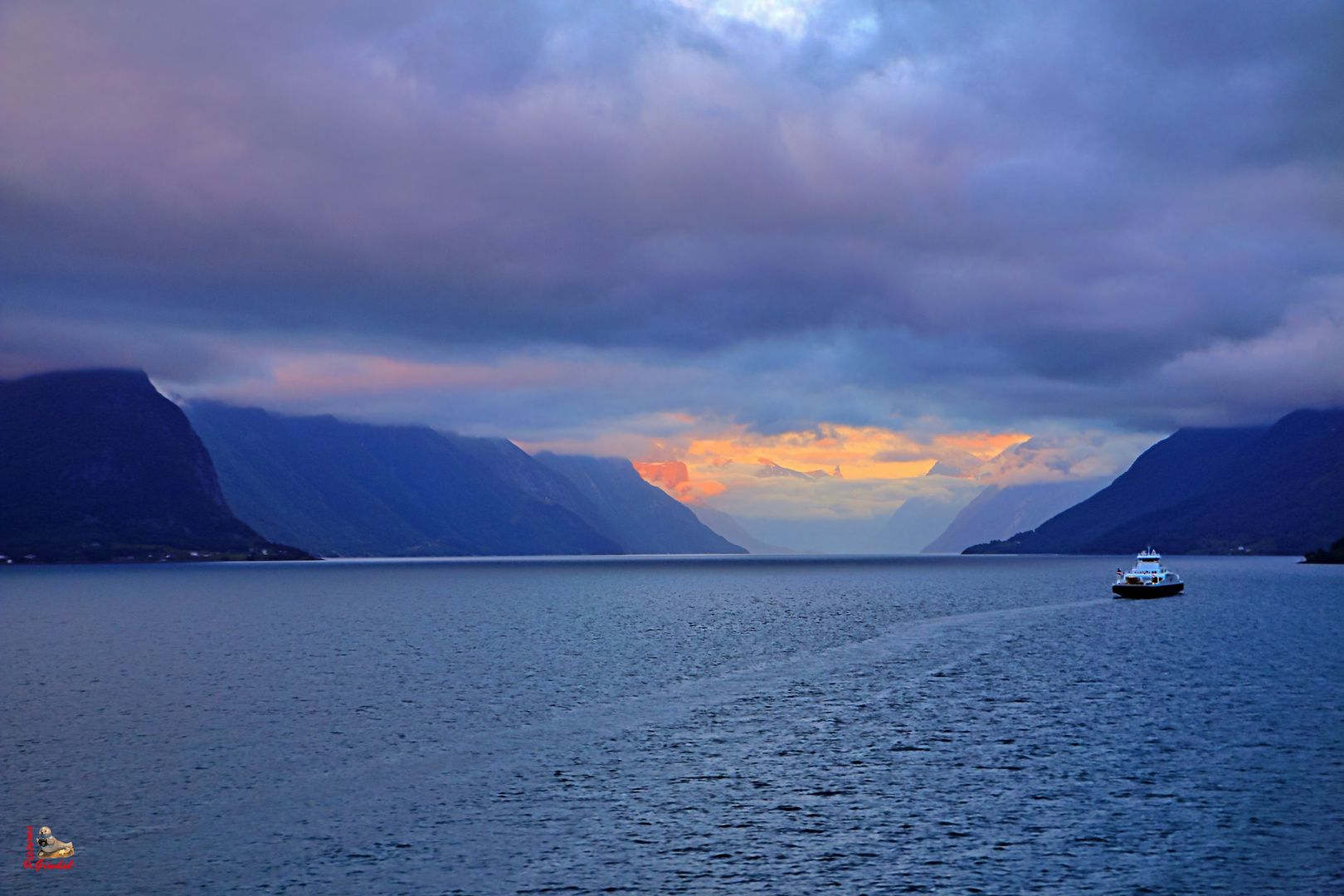 "Der Weg zum Licht" (Geiranger-Sunset)