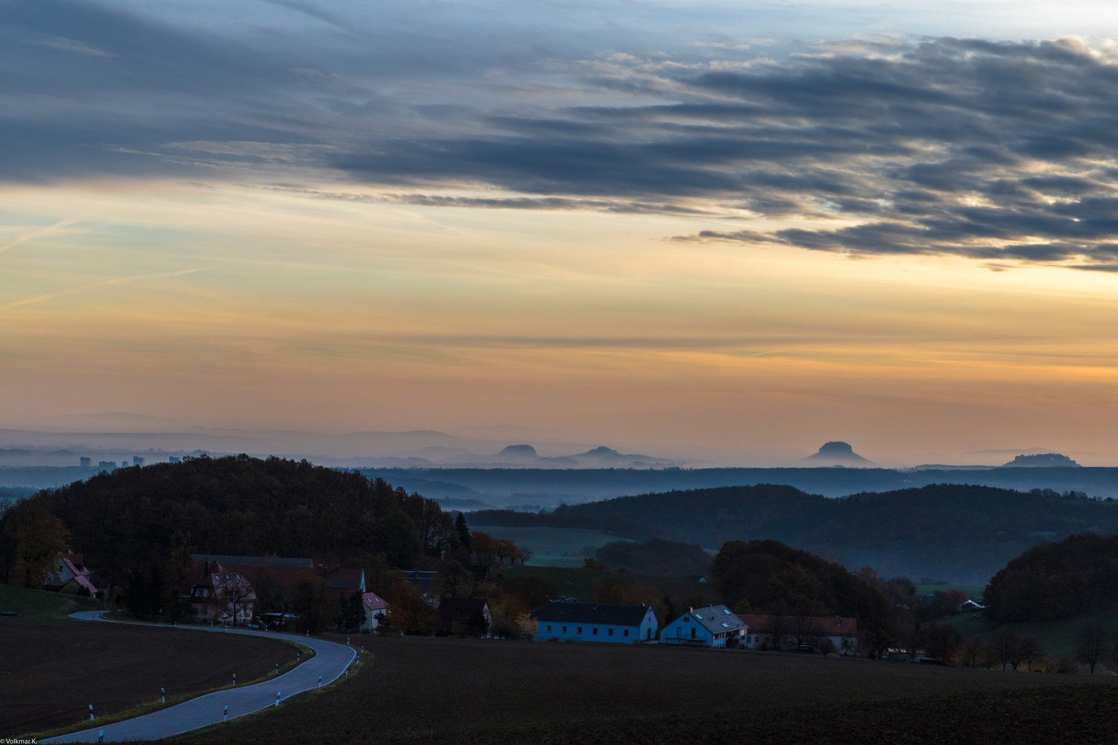 Der Weg zur Arbeit mit dem Blick Richtung Lilienstein und Co.