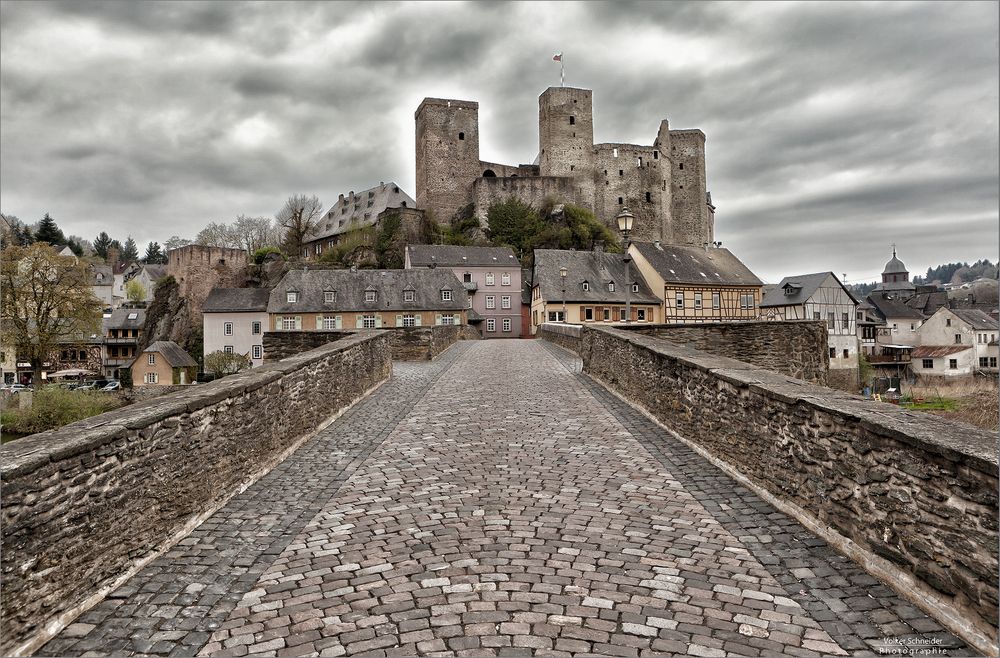 der Weg zur Burg