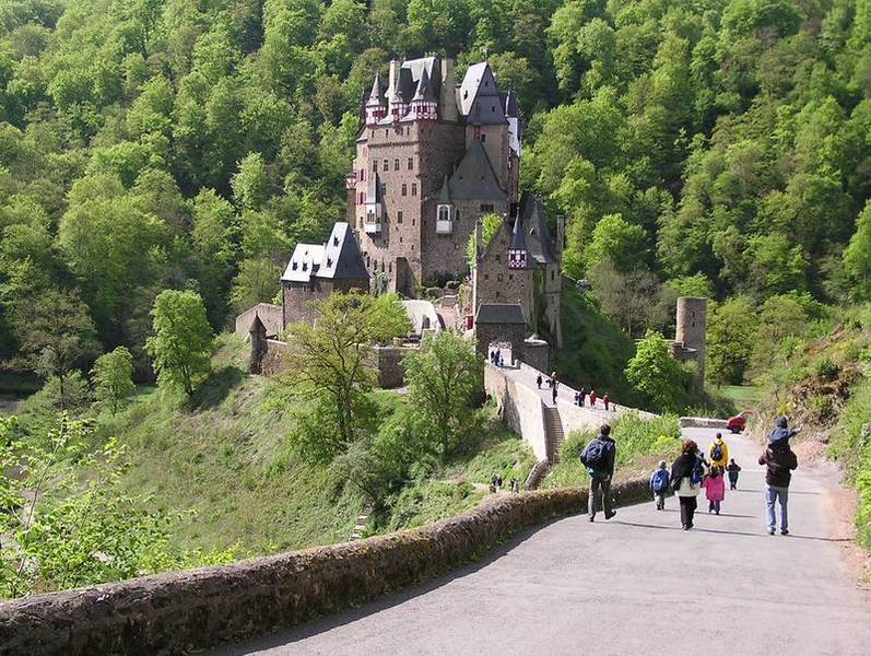 Der Weg zur Burg