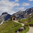 Der Weg zur Kapelle am Passo Pordoi