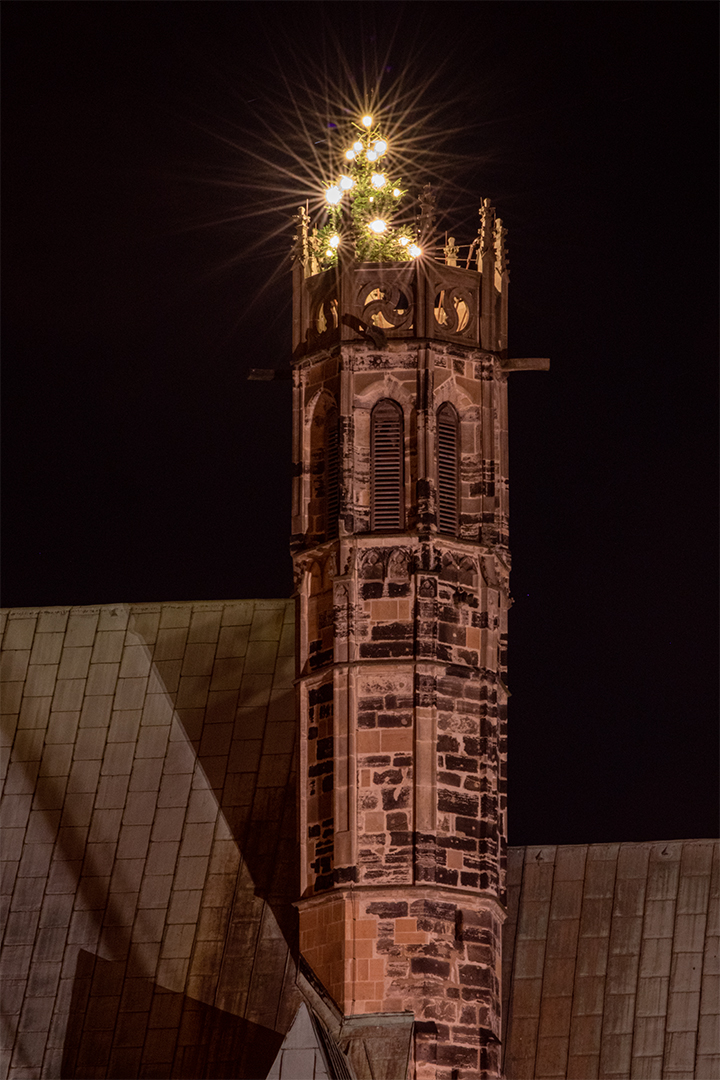 Der Weihnachtsbaum auf der Walloner Kirche...