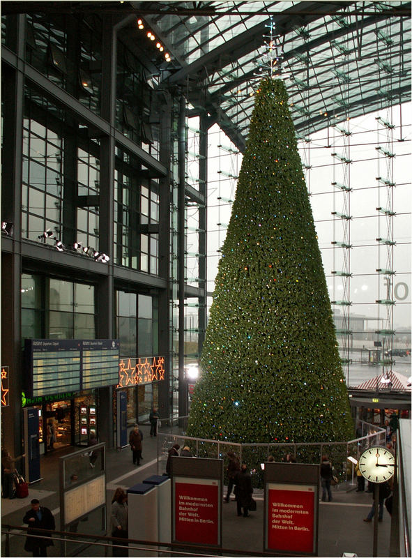 Der Weihnachtsbaum im Hauptbahnhof