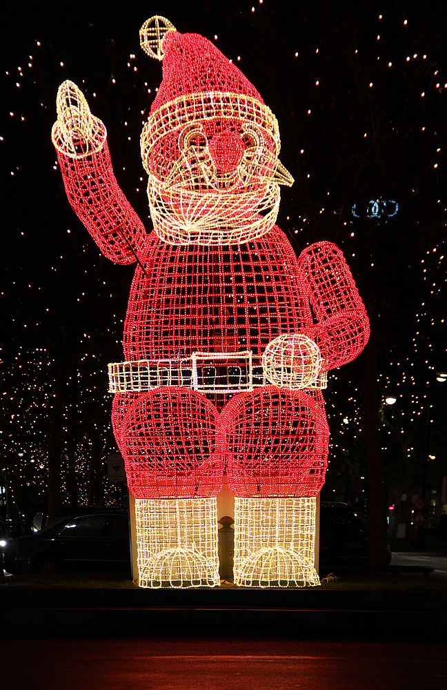 Der Weihnachtsmann auf dem Kudamm in Berlin.