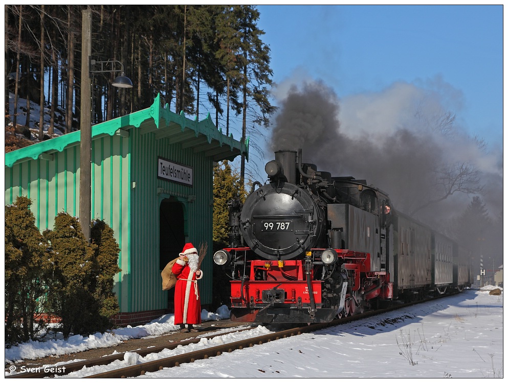 Der Weihnachtsmann fährt gerne Bimmelbahn