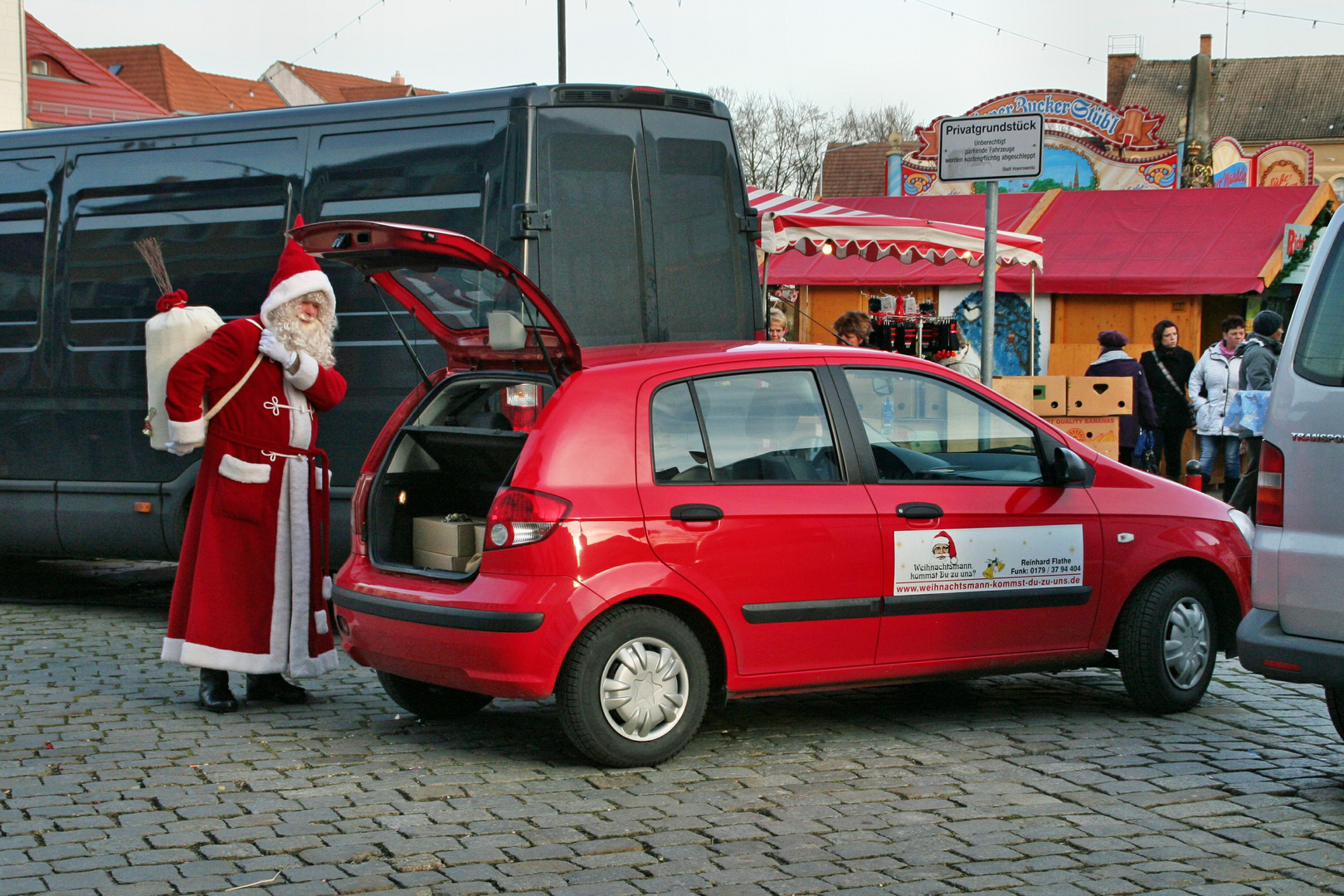 Der Weihnachtsmann kommt doch nicht mit dem Rentierschlitten!