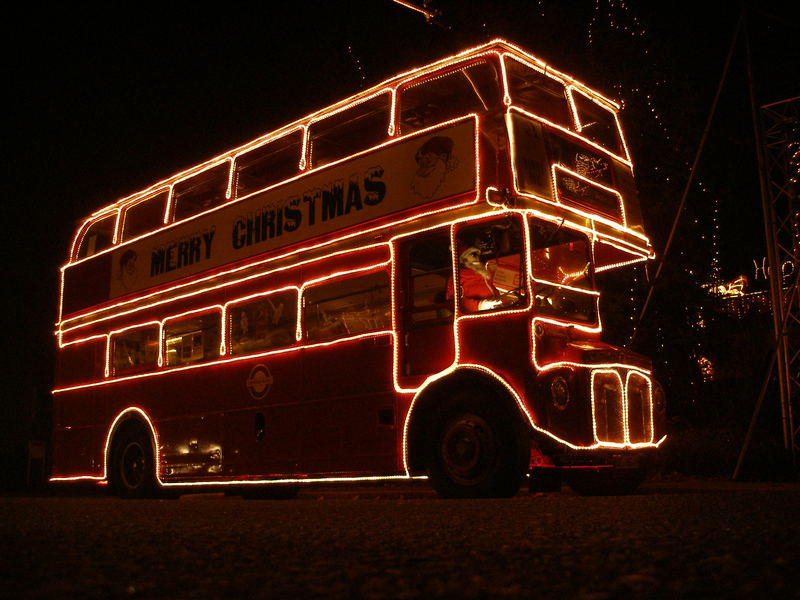 Weihnachten verreisen mit dem Bus: Eine entspannte Alternative zum Festtagsstress