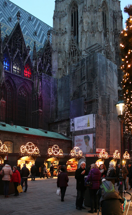 Der Weihnachtsmarkt am Stephansplatz im Zeichen des 13. Novembers