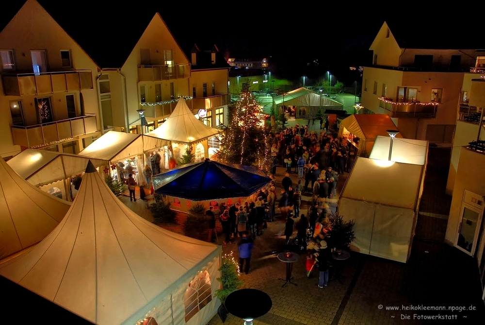 Der Weihnachtsmarkt in Hennen . . .