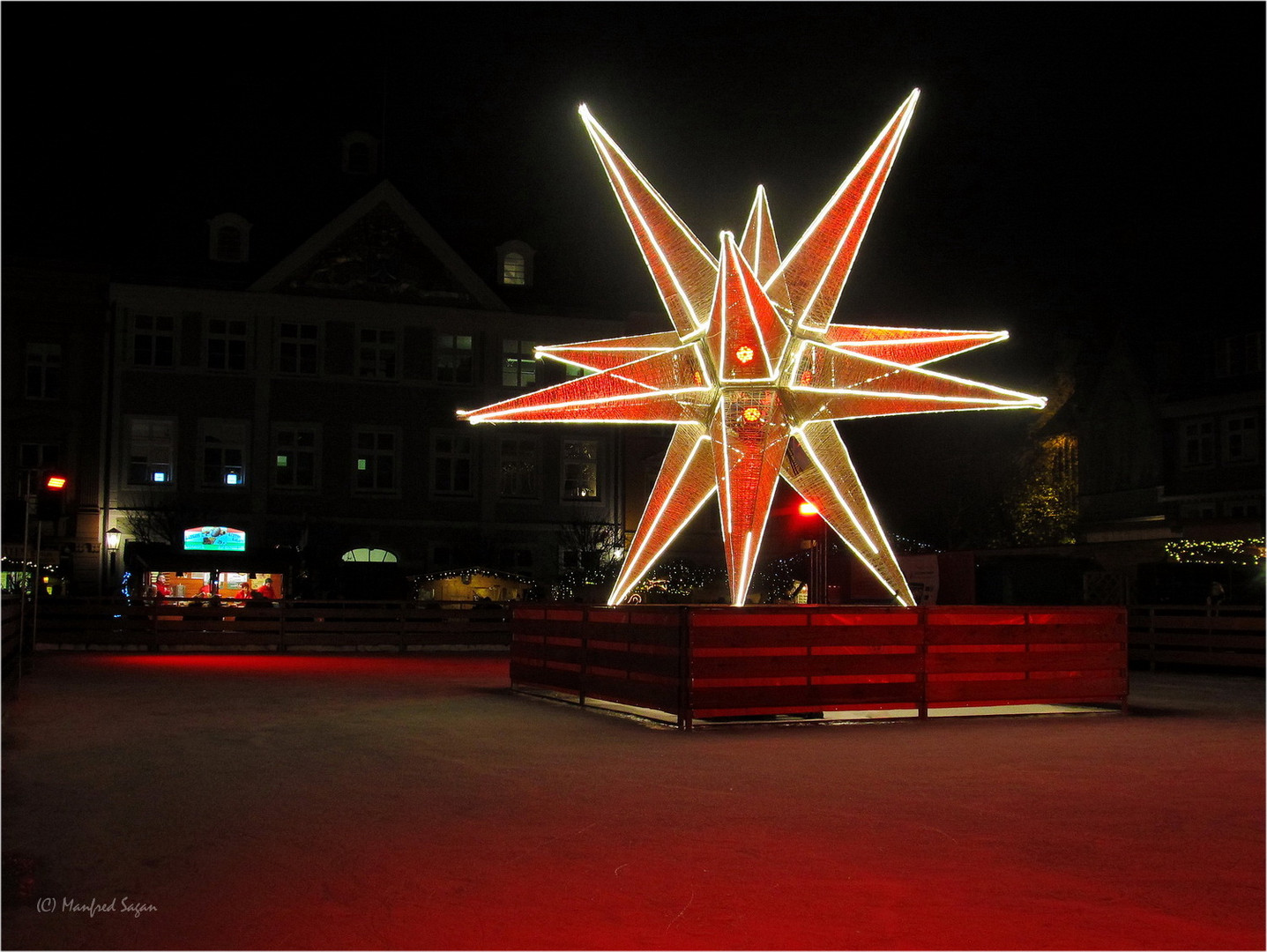 Der Weihnachtsstern auf dem Alten Markt in Stralsund