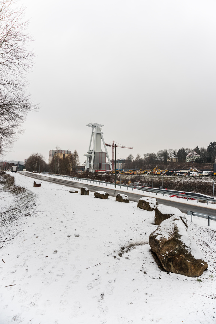 Der "Weiße Riese" am Fuße der Halde Göttelborn)/Saar