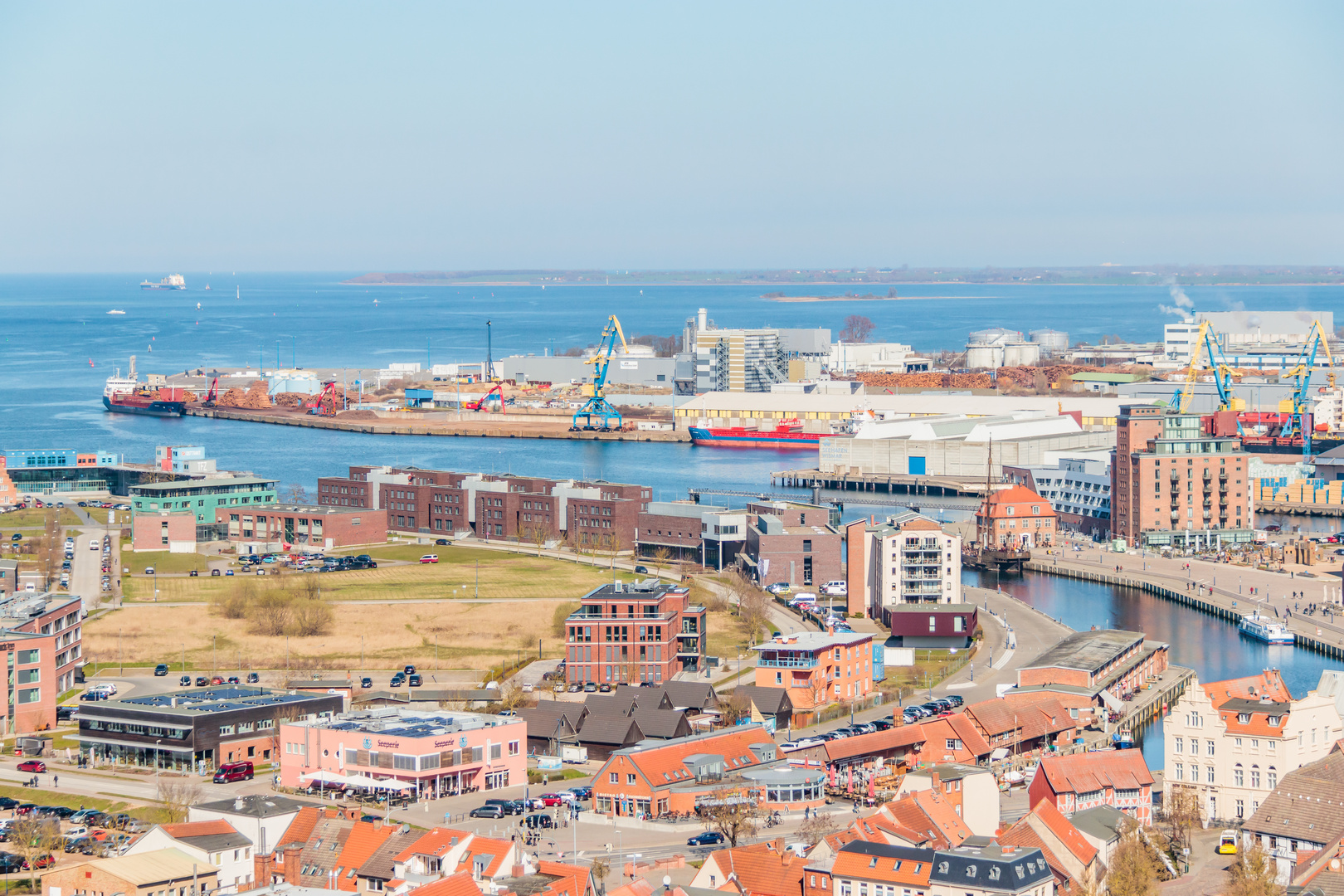 Der weite Blick vom 80m hohen Turm der St-Marien-Kirche in Wismar