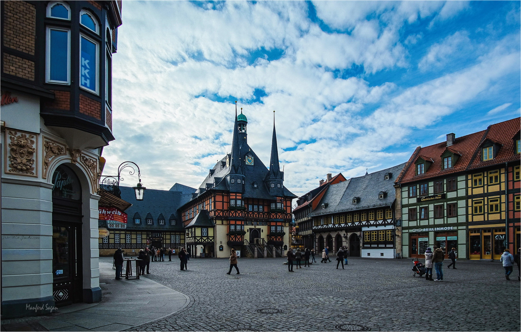 Der Wernigeröder Markplatz mit seinem Weltberühmten Rathaus... 
