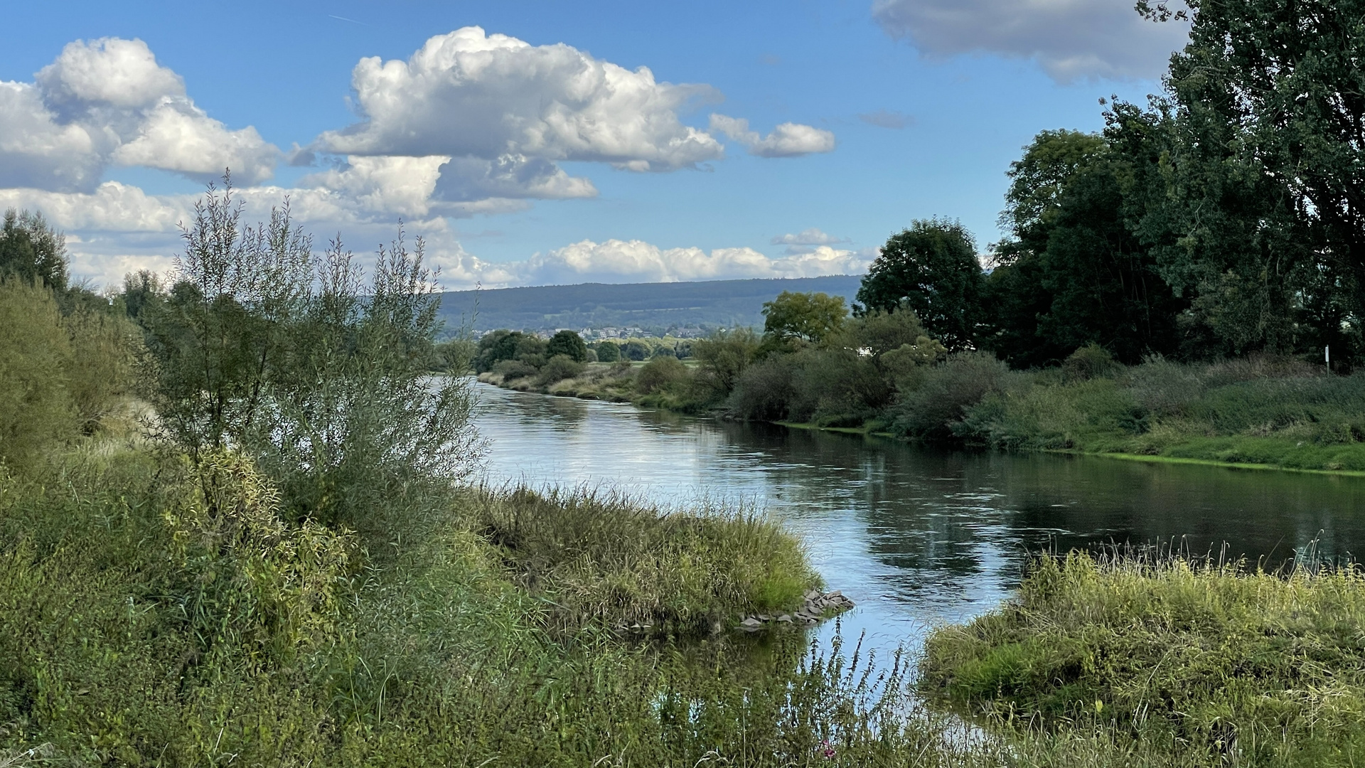 Der Weserbogen in Höhe der Tonenburg Albaxen