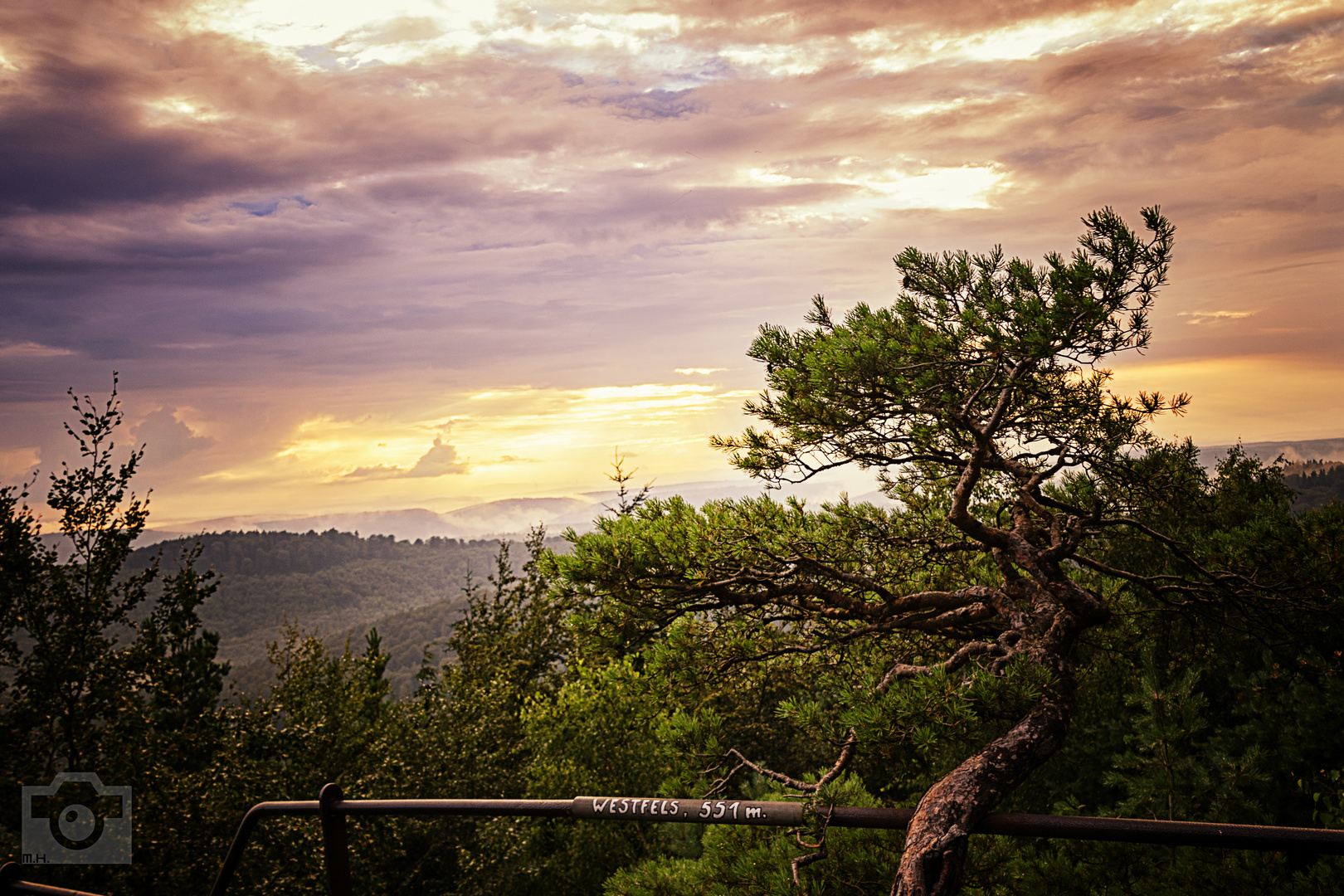 Der Westfelsen Drachenfelsen Foto Bild Sonnenuntergang Wolken Natur Bilder Auf Fotocommunity
