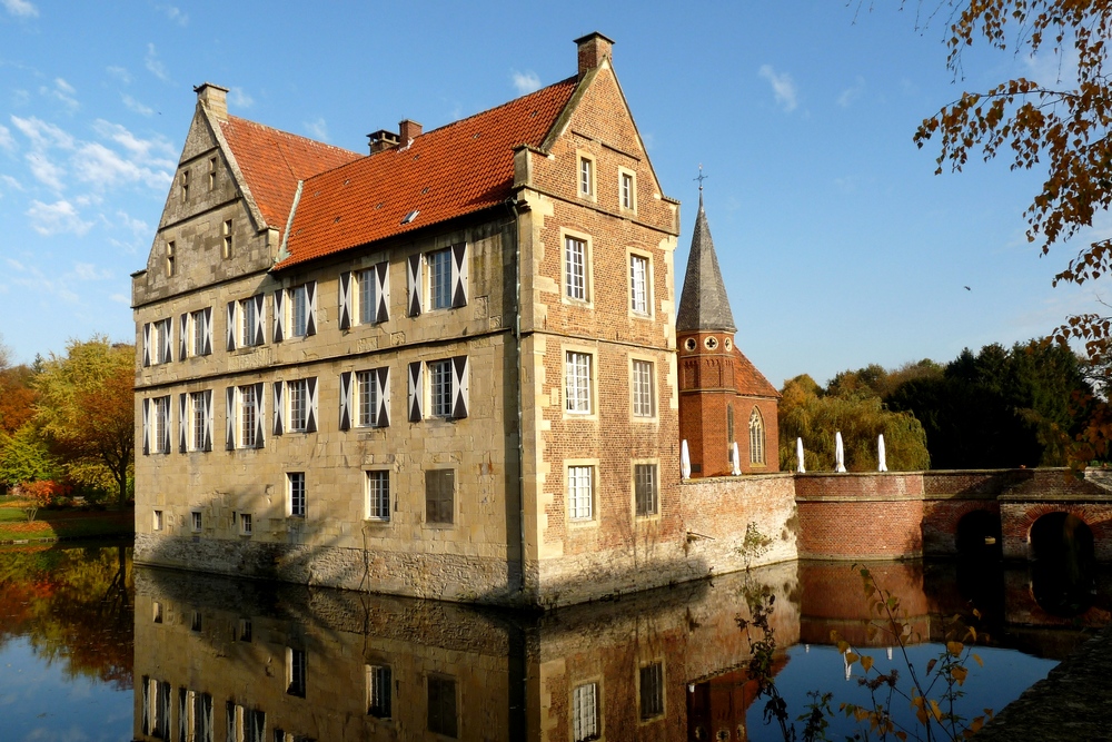 Der Westflügel von Burg Hülshoff...