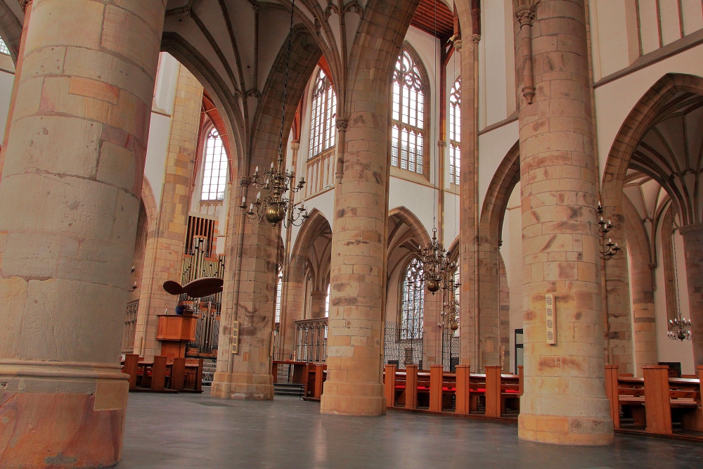 der Willibrordi Dom einmal Quer