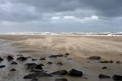 Der Wind lässt den Sand tanzen.